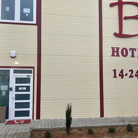 Vecsesi Rendezvenykoezpont Es Panzio Bed & Breakfast Bagian luar foto