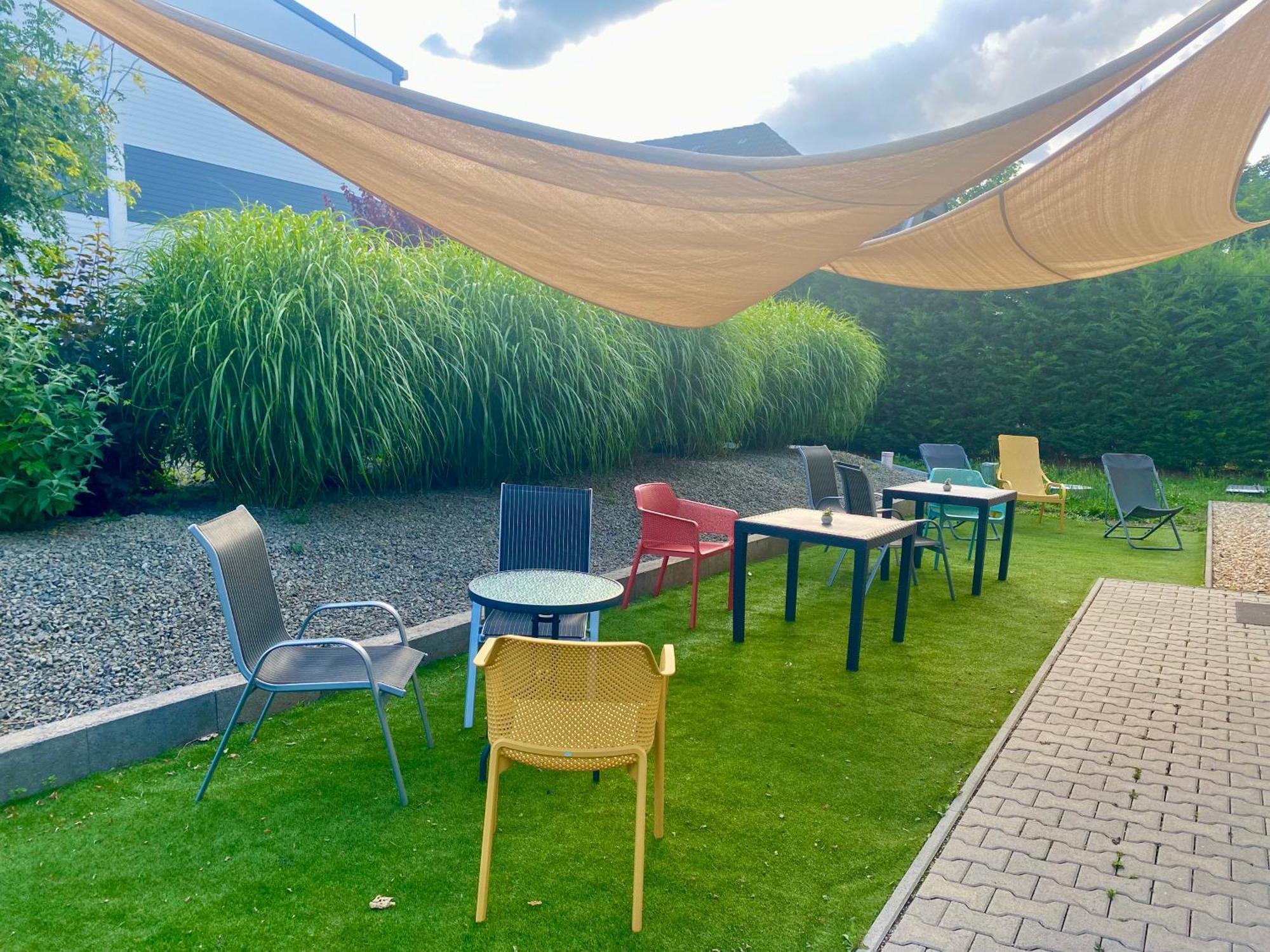 Vecsesi Rendezvenykoezpont Es Panzio Bed & Breakfast Bagian luar foto