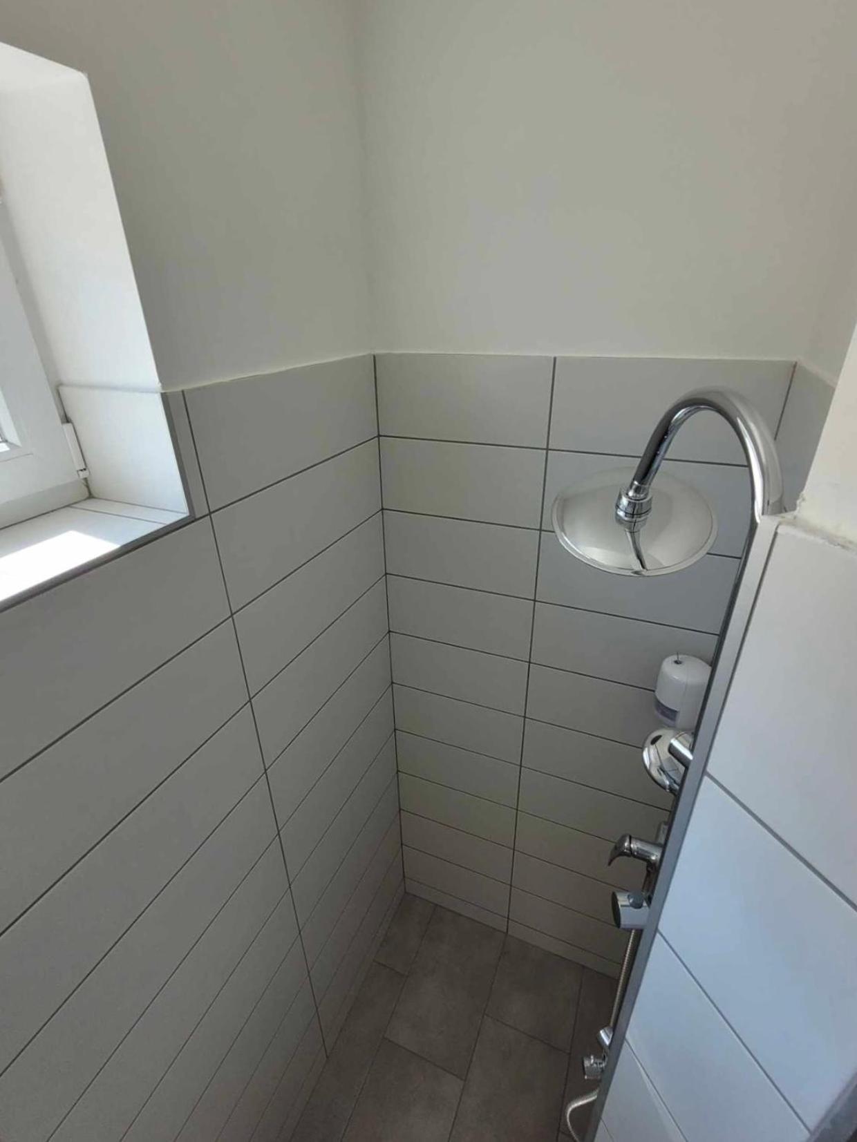 Vecsesi Rendezvenykoezpont Es Panzio Bed & Breakfast Bagian luar foto