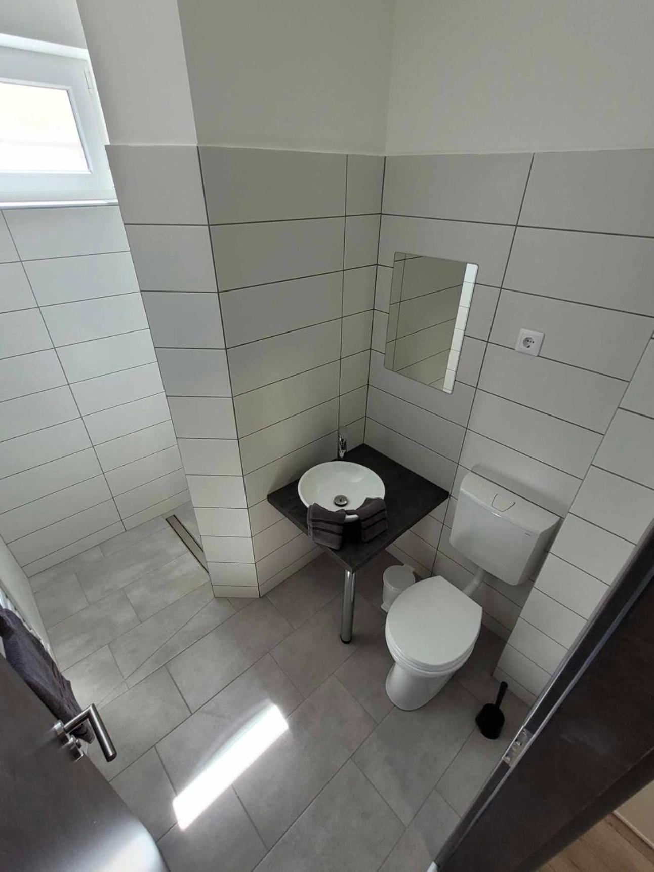 Vecsesi Rendezvenykoezpont Es Panzio Bed & Breakfast Bagian luar foto