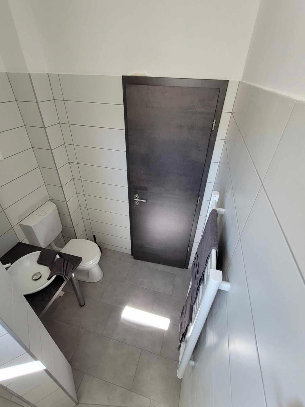 Vecsesi Rendezvenykoezpont Es Panzio Bed & Breakfast Bagian luar foto