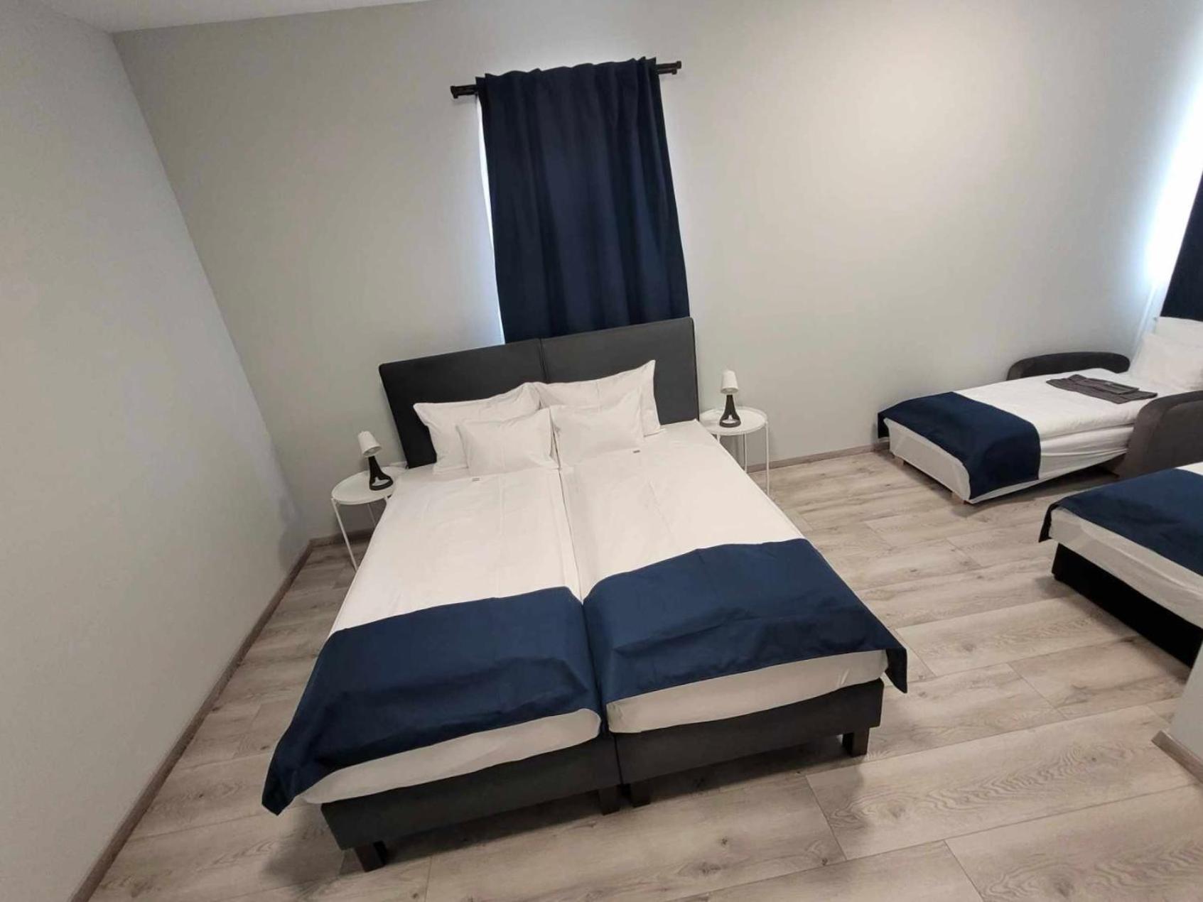 Vecsesi Rendezvenykoezpont Es Panzio Bed & Breakfast Bagian luar foto
