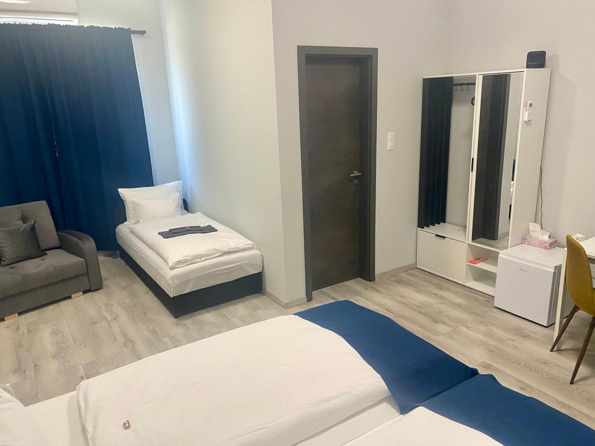 Vecsesi Rendezvenykoezpont Es Panzio Bed & Breakfast Bagian luar foto
