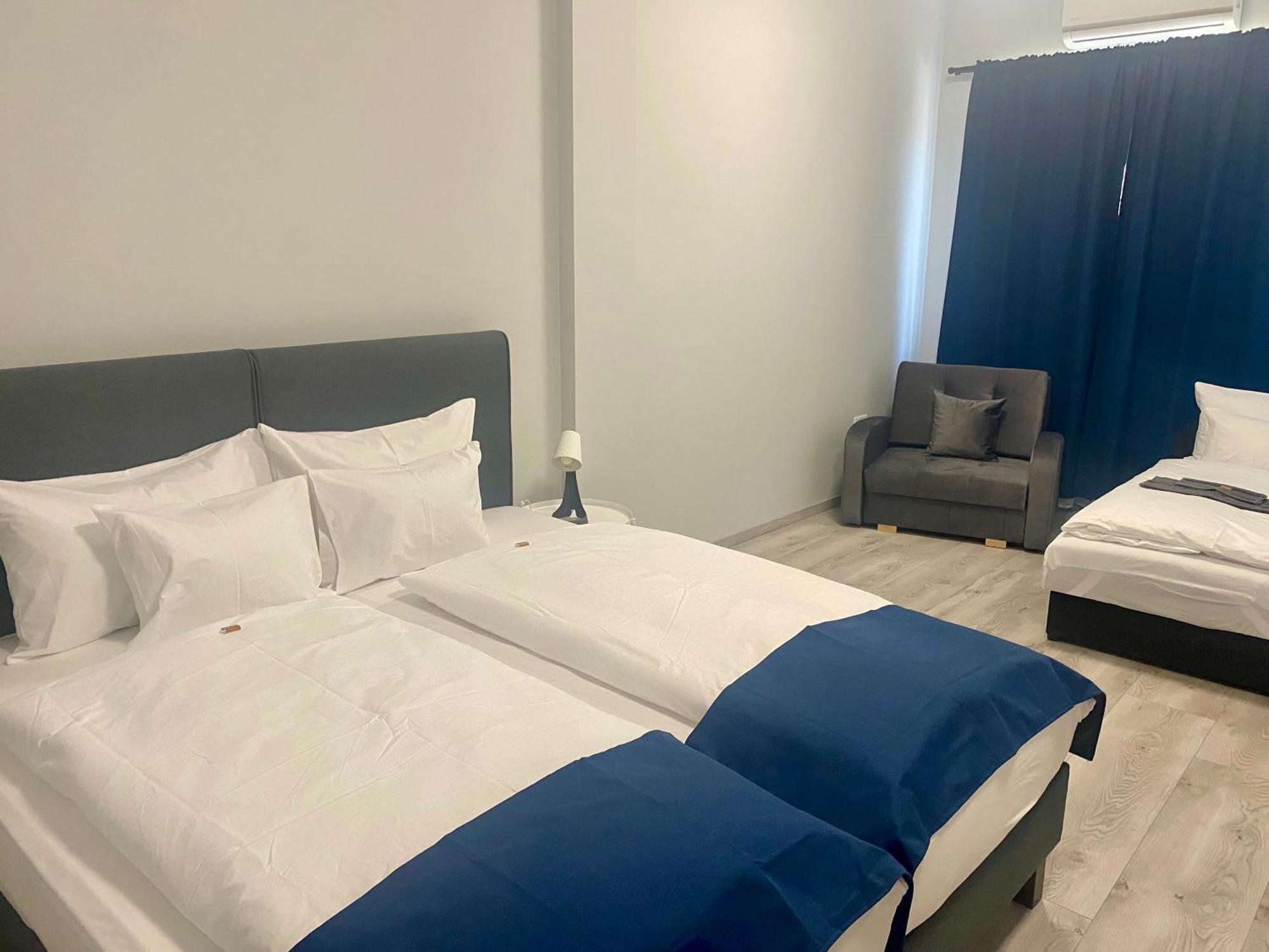 Vecsesi Rendezvenykoezpont Es Panzio Bed & Breakfast Bagian luar foto