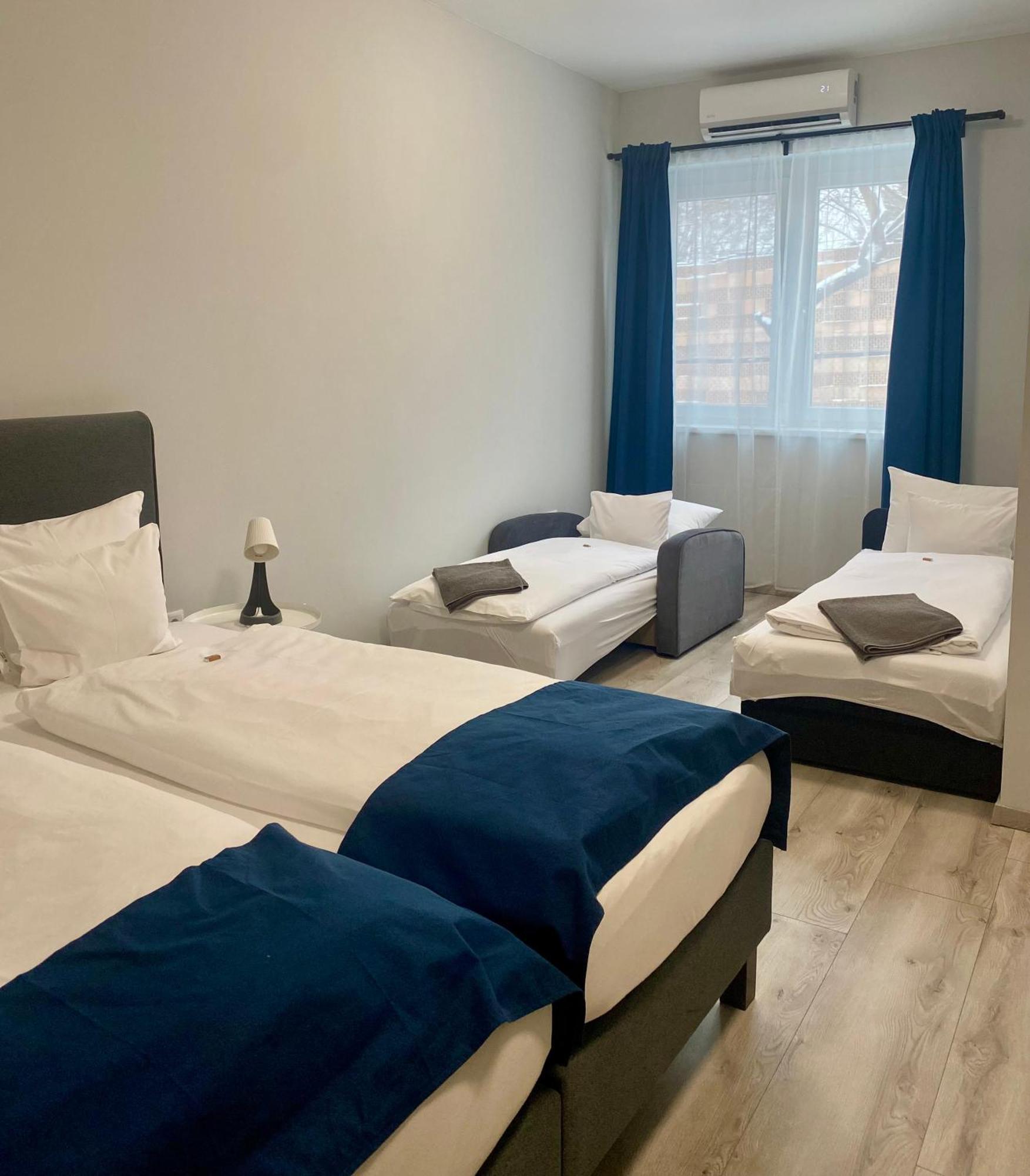 Vecsesi Rendezvenykoezpont Es Panzio Bed & Breakfast Bagian luar foto
